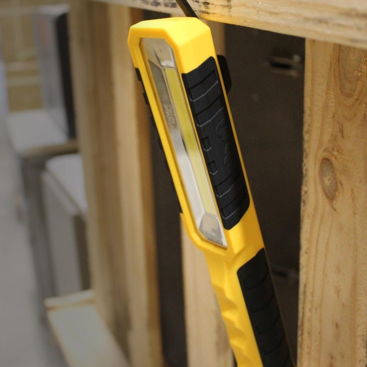 CAT - Handheld Oplaadbare LED Werklamp - 600 Lm